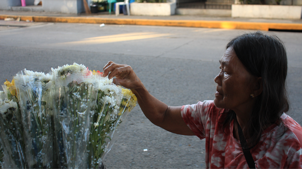 Still from Himlay Kapiling Ang Patay