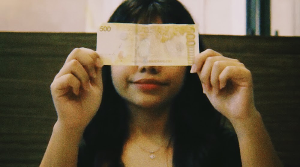 Still from Ang Limangdaan ni Mama